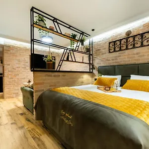 apt-freja-luxury-studio-old-town-center.hotelinzadar.com/